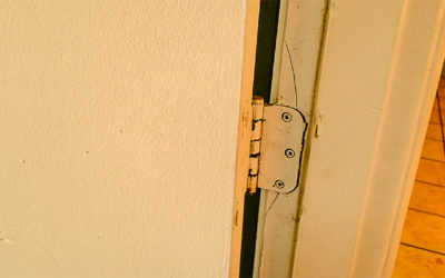 Tip to Repair Door Hinges at Home